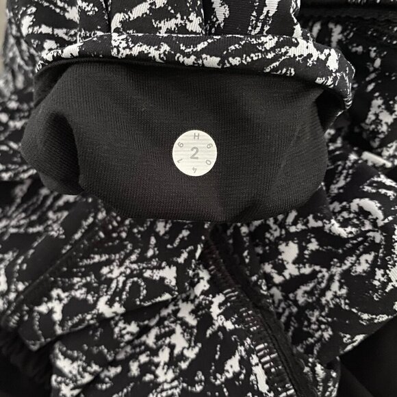 Lululemon Deep Breath Tight - Picture 6 of 6